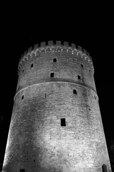 Yunanistan, Selanik; Beyaz Kule manzarası, şehrin gezinti güvertesi, gece
