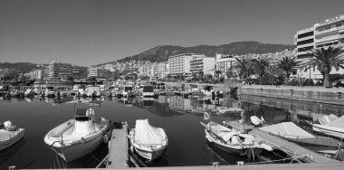 Yunanistan, Kavala, 8 Mart 2025, şehrin ve limanın panoramik manzarası - EDITORIAL