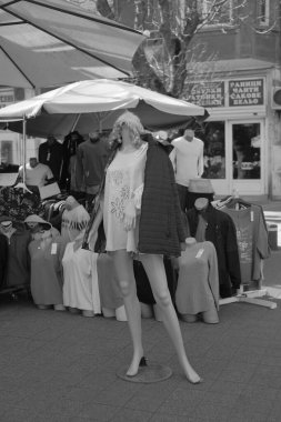 Bulgaristan, Sofya; 9 Mart 2025, kumaş satıcısı - EDITORIAL