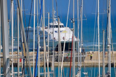 İtalya, Sicilya, Akdeniz, Marina di Ragusa (Ragusa Eyaleti); 30 Temmuz 2025, Sicilya 'yı Malta adasına bağlayan feribot - EDITORIAL