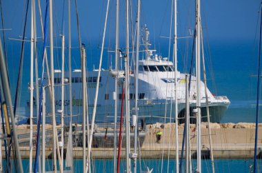 İtalya, Sicilya, Akdeniz, Marina di Ragusa (Ragusa Eyaleti); 30 Temmuz 2025, Sicilya 'yı Malta adasına bağlayan feribot - EDITORIAL