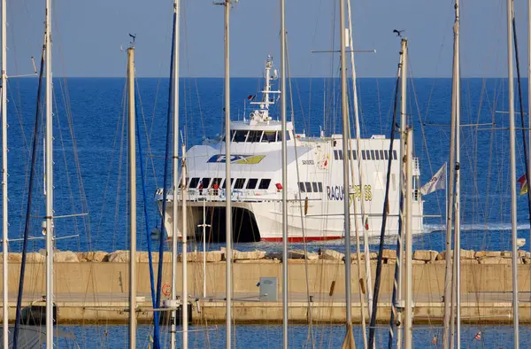 İtalya, Sicilya, Akdeniz, Marina di Ragusa (Ragusa Eyaleti); 8 Ağustos 2025, Sicilya 'yı Malta adasına bağlayan feribot - EDITORIAL