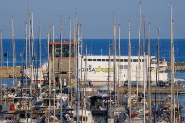 İtalya, Sicilya, Akdeniz, Marina di Ragusa (Ragusa Eyaleti); 8 Ağustos 2025, Sicilya 'yı Malta adasına bağlayan feribot - EDITORIAL