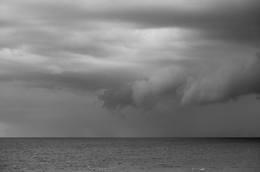 İtalya, Sicilya, Akdeniz, Sicilya Kanalı 'nda fırtınalı bulutlar 