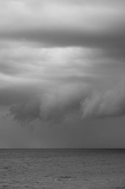 İtalya, Sicilya, Akdeniz, Sicilya Kanalı 'nda fırtınalı bulutlar 