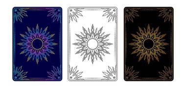 Tarot kart Sun 'ın farklı tasarım varyasyonları. Tarot güvertesinin en büyük arkası..