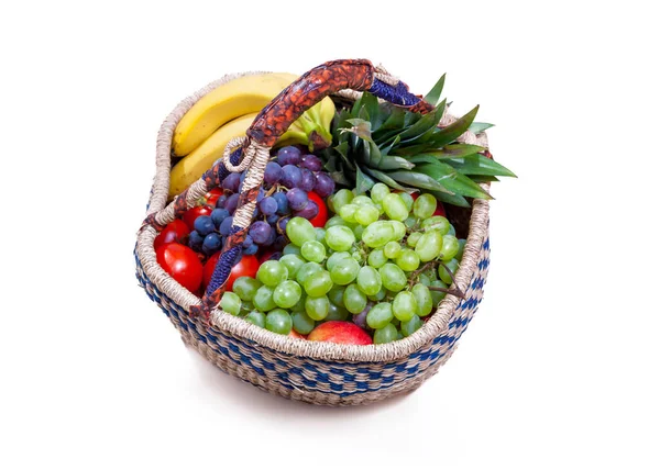 Egy Kosár Friss Gyümölcs Egészséges Étkezési Koncepció Fehér Alapon Elszigetelve — Stock Fotó