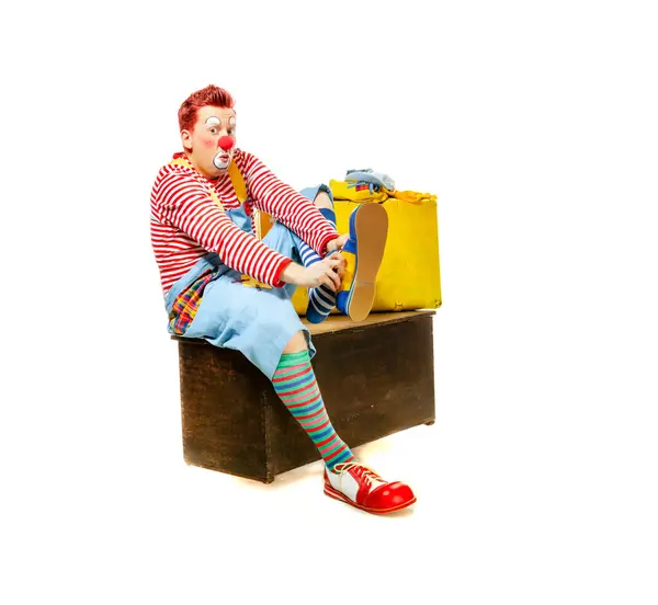 Een Grappige Clown Met Lachende Blije Uitdrukking Geïsoleerd Witte Achtergrond Rechtenvrije Stockfoto's