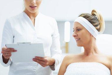 Tıbbi kozmetik tedavi botoks enjeksiyonu sahnesi. Yüksek kalite fotoğraf