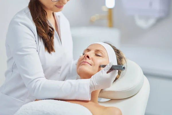 Woman Beauty Salon Having Needle Mesotherapy Treatment High Quality Photo Imagens De Bancos De Imagens Sem Royalties
