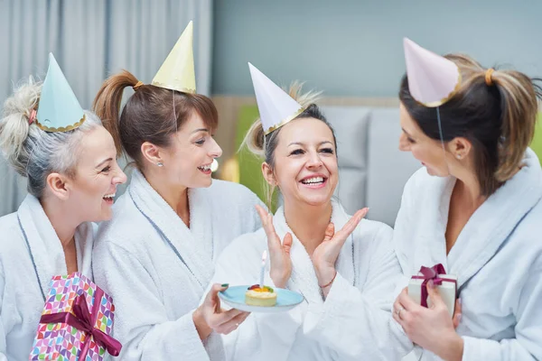 Picture Four Girls Bathrobe Having Spa Birthday Party High Quality — Zdjęcie stockowe