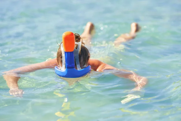 Vrouw Die Snorkelt Het Water Van Rode Zee Hoge Kwaliteit — Stockfoto