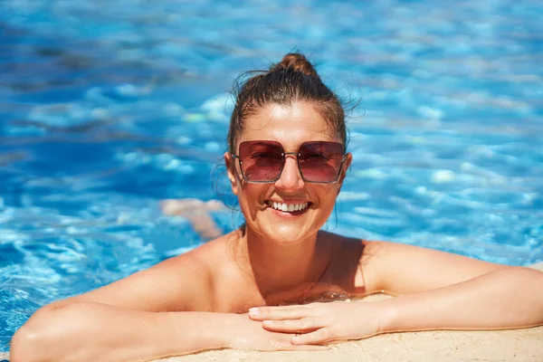Uzavřete Záběry Ženy Bazénu Kvalitní Fotografie — Stock fotografie