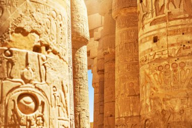 Luxor Mısır 'daki Karnak Tapınağı' nın resmi. Yüksek kalite fotoğraf