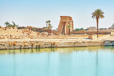 Luxor Mısır 'daki Karnak Tapınağı' nın resmi. Yüksek kalite fotoğraf