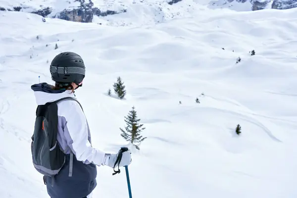 Bild Einer Frau Auf Skiern Madonna Campiglio Hochwertiges Foto Stockbild