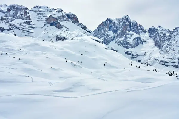 Фотографії Снігових Шляхів Мадонни Кампільо Високоякісна Фотографія Стокове Зображення