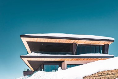 Karlı İtalya Trentino Alpleri Pinzolo Asansör Barınağı. Yüksek kalite fotoğraf