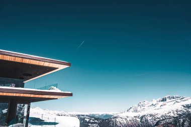 Karlı İtalya Trentino Alpleri Pinzolo Asansör Barınağı. Yüksek kalite fotoğraf