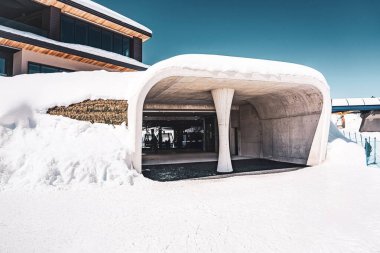 Karlı İtalya Trentino Alpleri Pinzolo Asansör Barınağı. Yüksek kalite fotoğraf