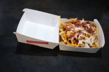 Laguna Hills, California - ABD - 8 Ocak 2023 Wienerschnitzel Hot Dog Restaurant. Laguna Hills California 'daki Wienerschnitzel Sosisli ve Lezzetli Dondurucu Fast food zincirinin girişi. Yazı