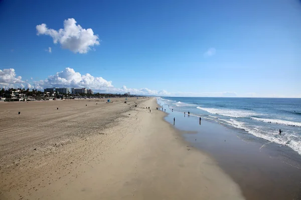 ハンティントンビーチ カリフォルニア州 2022年3月6日 ハンティントンビーチカリフォルニア州 太陽の下での楽しみ — ストック写真