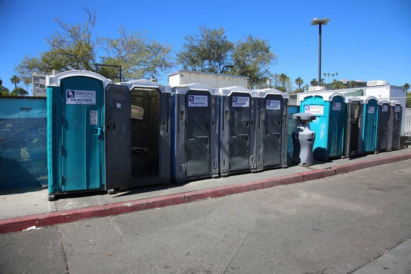 Offentliga Badrum Generiska Offentliga Toaletter Stranden Huntington Beach Kalifornien Människor — Stockfoto