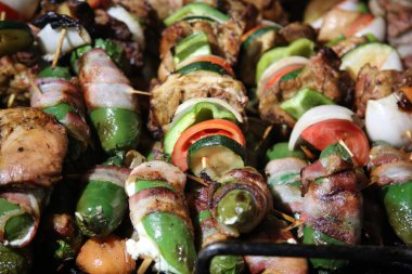 Soğanlı ve sarımsaklı ızgara sebze.