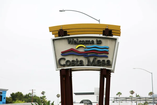 コスタメサ カリフォルニア州 6月1 2022 コスタメサ市の入り口にようこそサイン コスタ メサカリフォルニア ウェルカムサイン — ストック写真