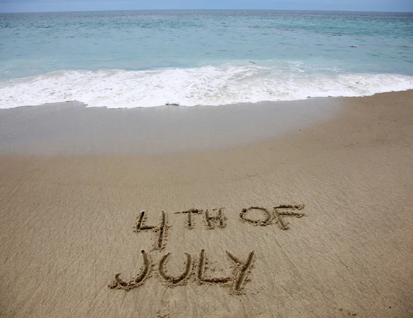 4Th July Written Sand Beach Message Handwritten Smooth Sand Beach — Fotografia de Stock
