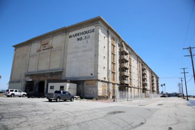 San Pedro, California - ABD - 11 Mayıs 2022: Depo No. Bir. San Pedro California 'daki sanayi binası. Güney Kaliforniya 'da depolama ve çeşitli işletmeler için kullanılan büyük bina