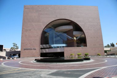 Costa Mesa, Kaliforniya - ABD - 3 Ekim 2022: Kosta Mesa California 'daki Sergerstrom Gösteri Sanatları Merkezi. Plays, Concerts, Corporate Events ve daha fazlası için modern bir eğlence tiyatrosu.