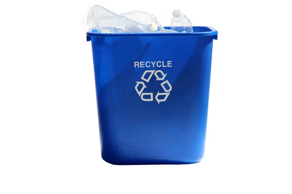 循环利用 回收站 用干净的空水瓶装的回收站 用于回收利用的塑料瓶 我们循环利用 拯救地球 — 图库照片