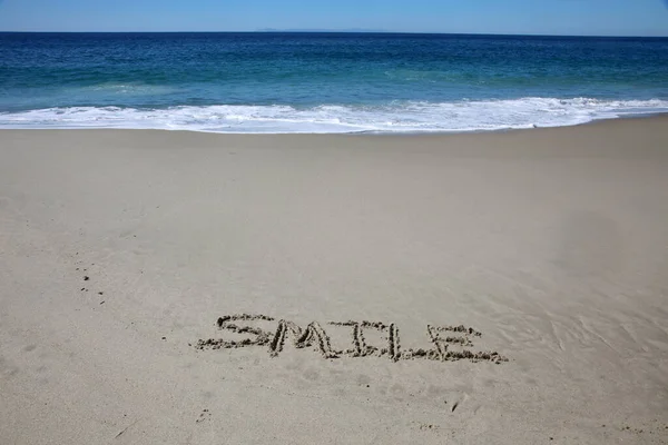Smile Written Sand Beach Message Handwritten Smooth Sand Beach — стоковое фото