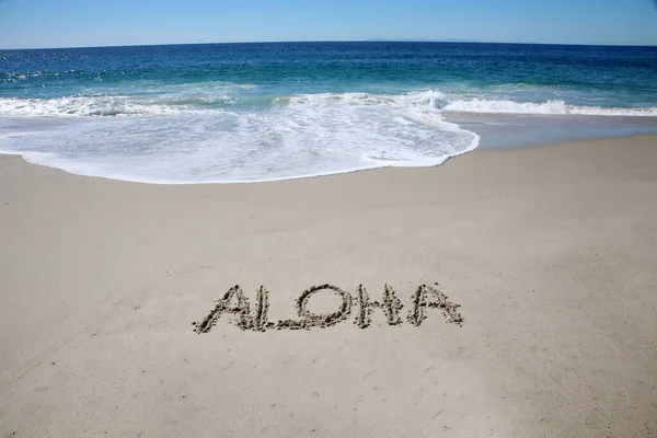 Aloha Written Sand Beach Message Handwritten Smooth Sand Beach — стоковое фото