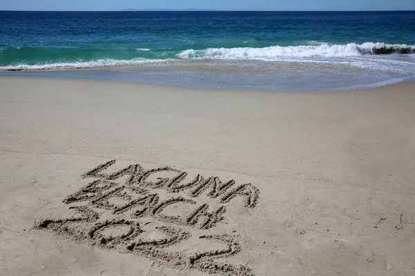 Laguna Beach 2022 Written Sand Beach Message Handwritten Smooth Sand — Foto de Stock