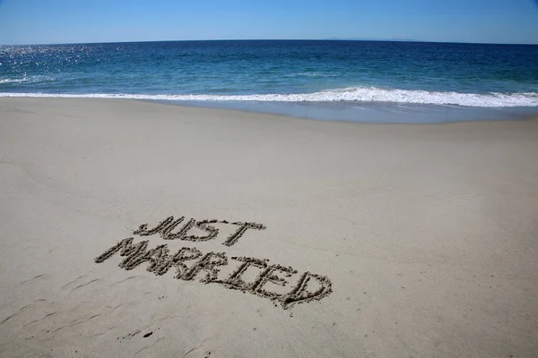 Just Married Written Sand Beach Message Handwritten Smooth Sand Beach — Stock Photo, Image