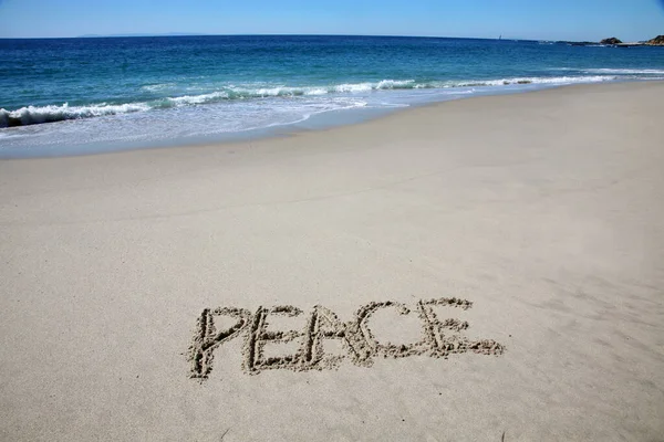 Peace Written Sand Beach Message Handwritten Smooth Sand Beach — Fotografia de Stock