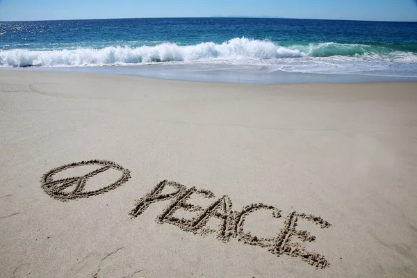 Peace Written Sand Beach Message Handwritten Smooth Sand Beach — Foto Stock