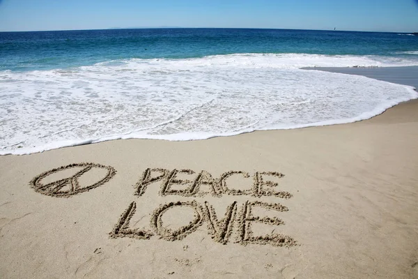 Peace Love Written Sand Beach Message Handwritten Smooth Sand Beach — 图库照片