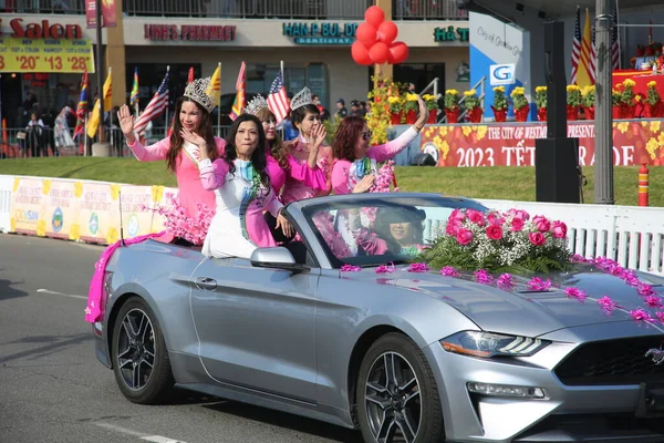 美国加利福尼亚州威斯敏斯特 2023年1月22日 在小西贡举行的庆祝农历新年游行 Tet Parade的特色包括浮游 行军乐队 彩色护卫队等等 — 图库照片