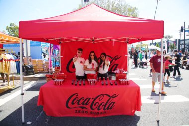 Venice, California - ABD - 3-18-2023: Venedik Festivali yüzlerce yerel sanatçının, marka tasarımcısının çalışmalarını içermektedir. Venedik Festivali halkı her şeyi destekleme konusunda eğitmeye adanmıştır..