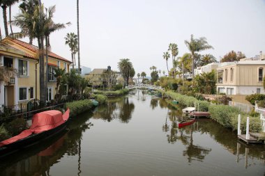 Venice California - 3-18-2023. Venice Kanal Tarihi Bölgesi. Los Angeles, Kaliforniya 'nın Venedik banliyösünde gömülü. İnsan yapımı sulak arazi kanalları, 1905 'te inşa edilmiş Venedik' e eşsiz bir tarih kazandırıyor.