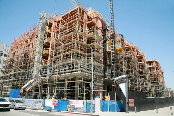 美国加利福尼亚州 2023年4月19日 建筑工地 在加利福尼亚长滩建造的一幢大房子 房屋或公寓 正在建造的大楼 — 图库照片