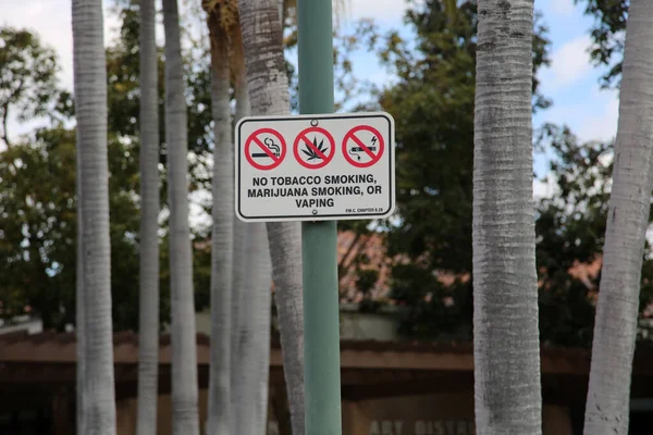Placentia California Usa 2023 Smoking Sign 禁止吸烟 禁止大麻吸烟 别大发雷霆禁烟 禁烟或禁药标志 — 图库照片