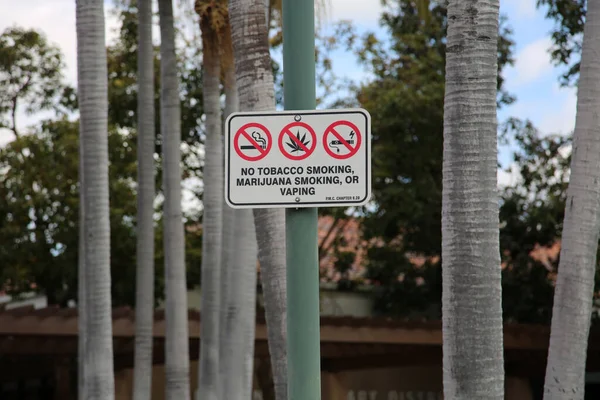 Placentia California Estados Unidos 2023 Smoking Sign Fumar Tabaco Fumes — Foto de Stock