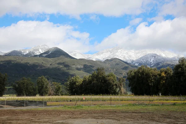 stock image Saddle Back Mountain with snow. Rancho Santa Margarita, California. February 26, 2023 Rare View of Snow on Saddle Back Mountain in Orange County California. A cold winter storm covers Saddleback.