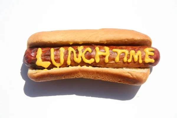 Gorący Pies Napisem Żółta Musztarda Hot Dogi Lunch Odizolowany Biało — Zdjęcie stockowe