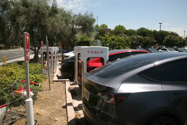 Марта 2021 Fullerton California Usa Electric Car Parked Having Battery — стоковое фото