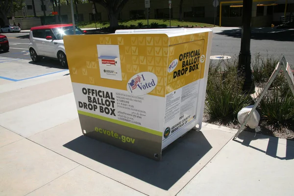 Santa Ana Καλιφόρνια Ηπα Ιουνίου 2023 Ψηφοφορίες Εξωτερικά Επίσημο Κουτί — Φωτογραφία Αρχείου